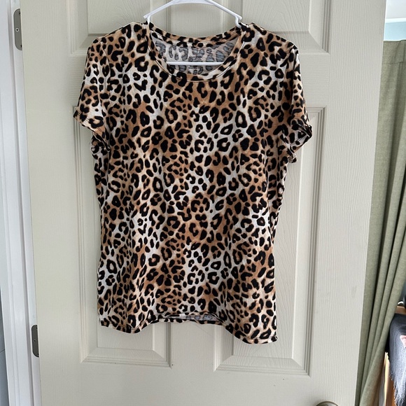 Perfect cheetah TShirt. Size Large - Picture 1 of 4